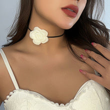 Load image into Gallery viewer, Flower Choker Necklace