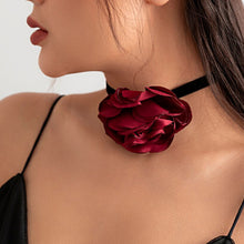 Load image into Gallery viewer, Flower Choker Necklace