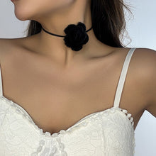 Load image into Gallery viewer, Flower Choker Necklace