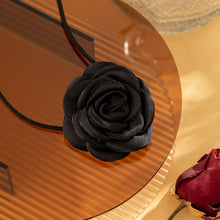 Load image into Gallery viewer, Flower Choker Necklace
