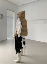 Load image into Gallery viewer, Ultra Light Hooded Gilet
