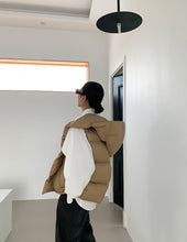 Load image into Gallery viewer, Ultra Light Hooded Gilet
