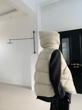 Load image into Gallery viewer, Ultra Light Hooded Gilet
