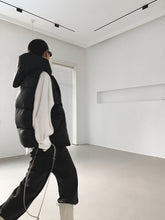 Load image into Gallery viewer, Ultra Light Hooded Gilet
