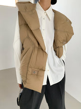 Load image into Gallery viewer, Ultra Light Hooded Gilet
