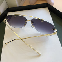 Load image into Gallery viewer, Faded Lens Oversized Aviator Sunglasses
