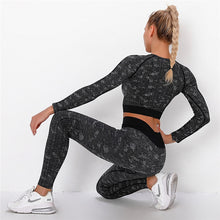 Load image into Gallery viewer, Long Sleeve Crop Top Seamless Yoga Set
